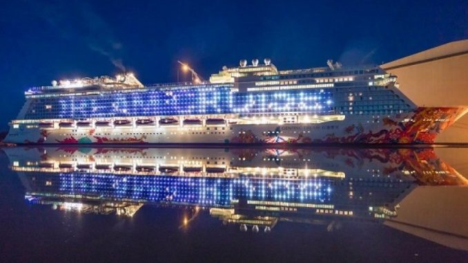 Kapal Pesiar Genting Dream Cruise